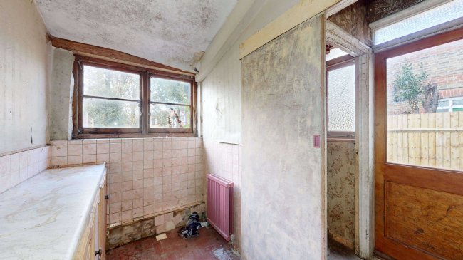 64 Oakfield Road, Southgate, London, N14 6LX 3