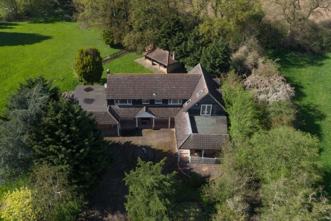 Little Acres, Foxes Lane, Brookmans Park, Hatfield, Hertfordshire, AL9 7BA 9