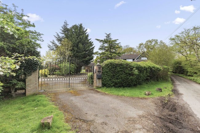 Little Acres, Foxes Lane, Brookmans Park, Hatfield, Hertfordshire, AL9 7BA 9