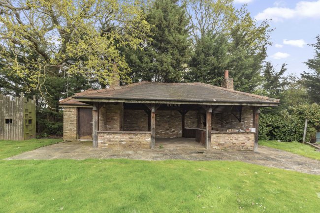 Little Acres, Foxes Lane, Brookmans Park, Hatfield, Hertfordshire, AL9 7BA 9