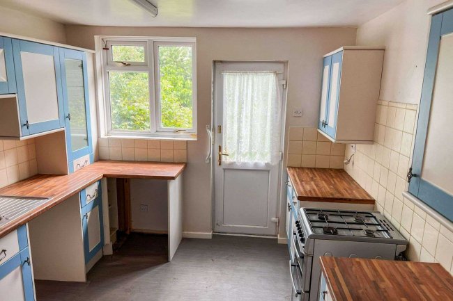 37 Shakespeare Avenue, Gloucester, GL2 5AL 3