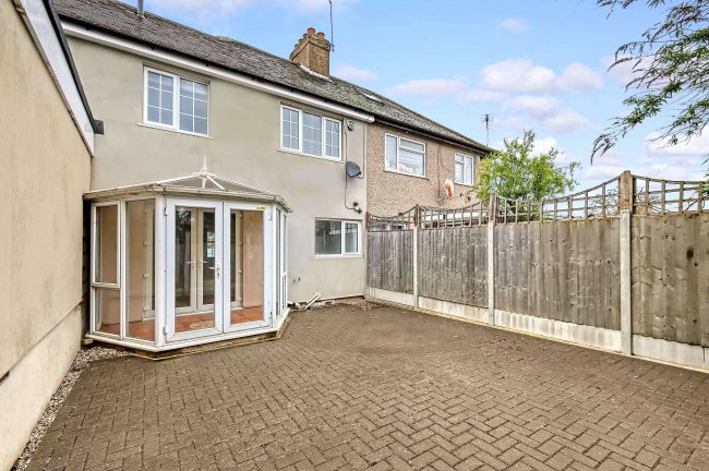 142 Squirrels Heath Road,  Romford, RM3 0LU 4