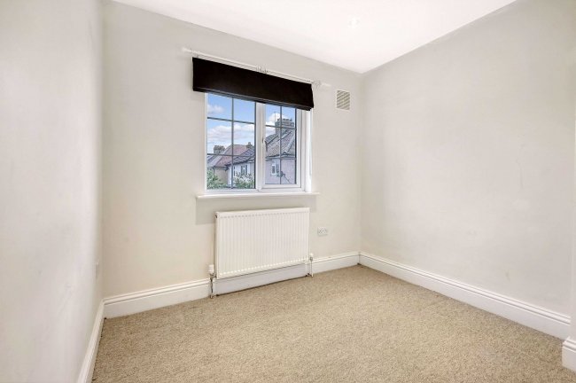 142 Squirrels Heath Road,  Romford, RM3 0LU 4