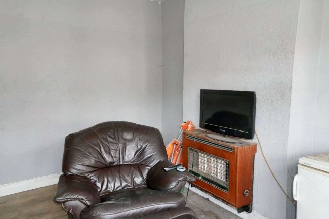 32 Alderwick Drive, Hounslow TW3 1SF 4