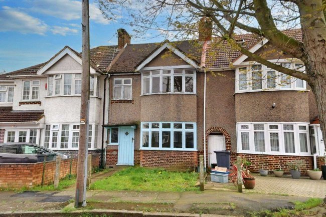 32 Alderwick Drive, Hounslow TW3 1SF 4