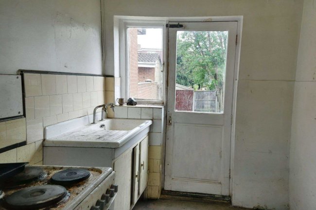 32 Alderwick Drive, Hounslow TW3 1SF 4