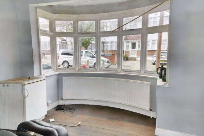 32 Alderwick Drive, Hounslow TW3 1SF 4