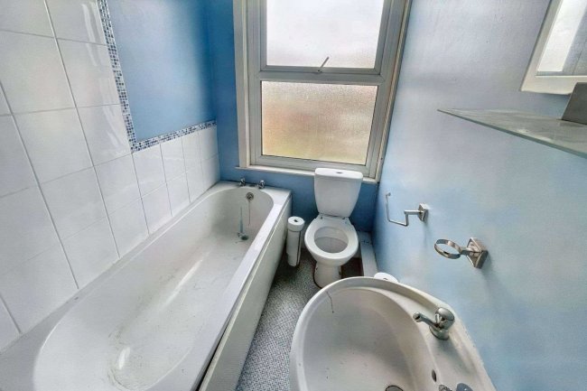 45 Caradoc Road, Prestatyn, LL19 7PG 2