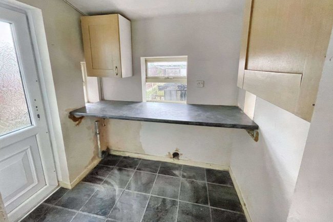 45 Caradoc Road, Prestatyn, LL19 7PG 2