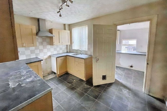 45 Caradoc Road, Prestatyn, LL19 7PG 2