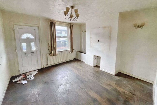 45 Caradoc Road, Prestatyn, LL19 7PG 2