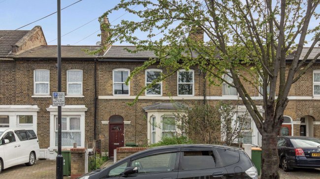 71B Chobham Road, Stratford, London, E15 1LX 2