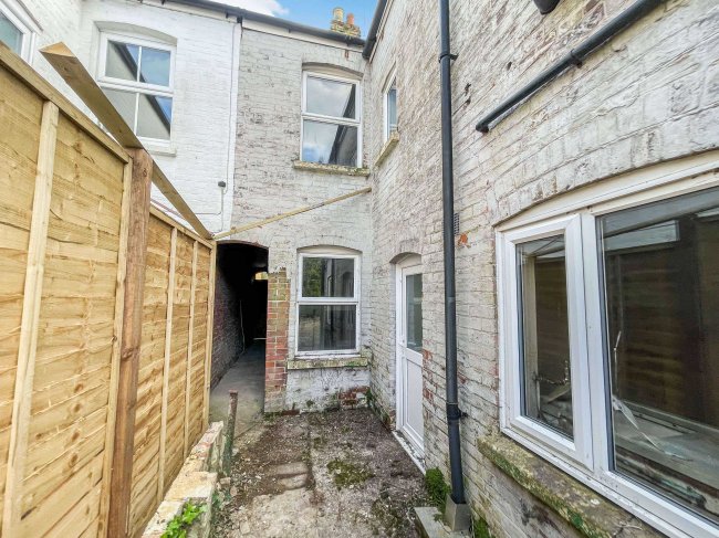 11 Cleveland Road, Chichester, West Sussex, PO19 7AF 5