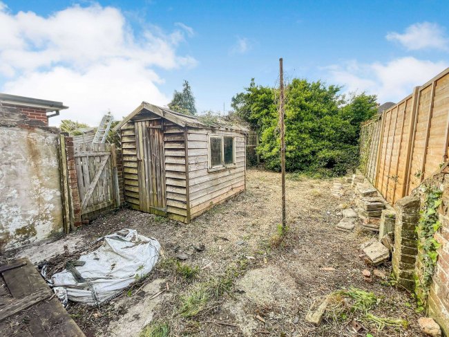 11 Cleveland Road, Chichester, West Sussex, PO19 7AF 5