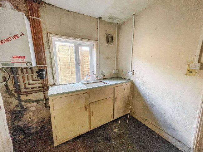 11 Cleveland Road, Chichester, West Sussex, PO19 7AF 5