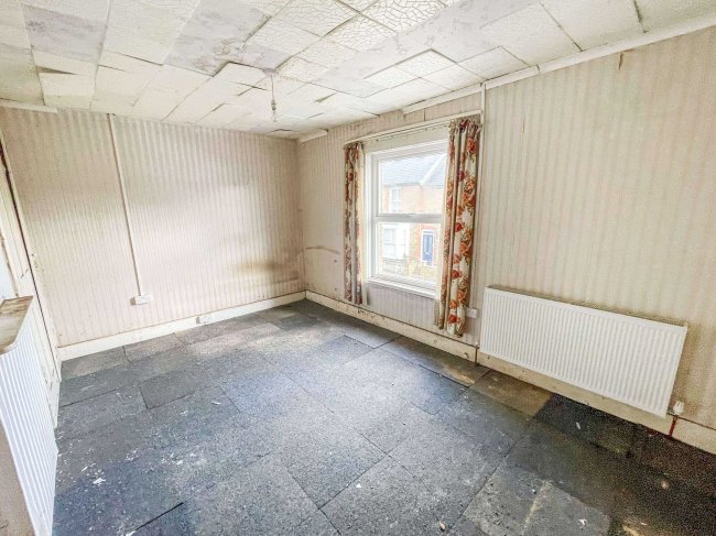 11 Cleveland Road, Chichester, West Sussex, PO19 7AF 5