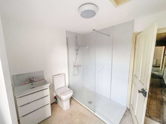 11 Cleveland Road, Chichester, West Sussex, PO19 7AF 5