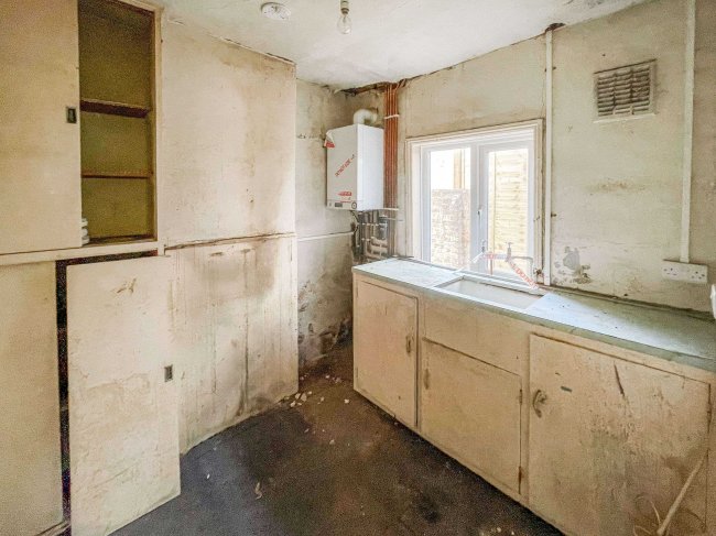 11 Cleveland Road, Chichester, West Sussex, PO19 7AF 5