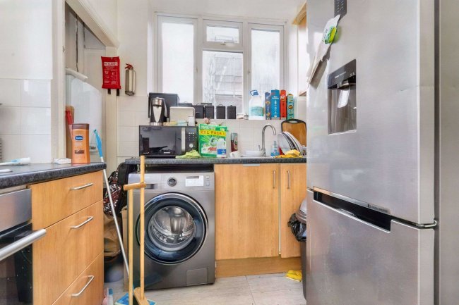 Flat 28 Classic Mansions Well Street, Hackney, London E9 7QH 2