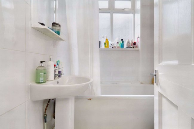 Flat 28 Classic Mansions Well Street, Hackney, London E9 7QH 2