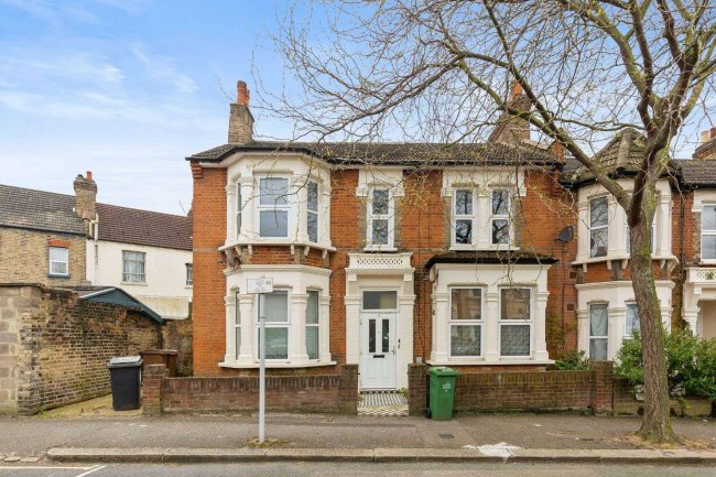 First Floor Flat, 5 Cavendish Drive, Wanstead, London, E11 1DN 7