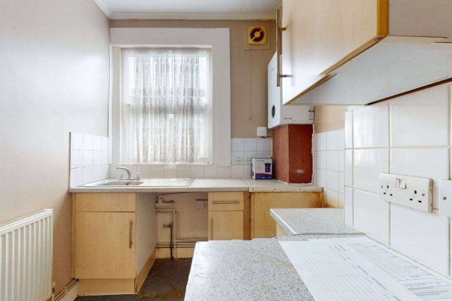 First Floor Flat, 5 Cavendish Drive, Wanstead, London, E11 1DN 7