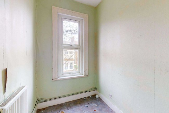 First Floor Flat, 5 Cavendish Drive, Wanstead, London, E11 1DN 7