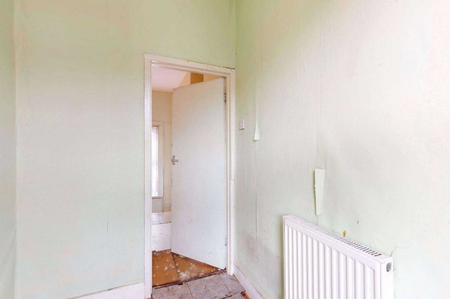 First Floor Flat, 5 Cavendish Drive, Wanstead, London, E11 1DN 7