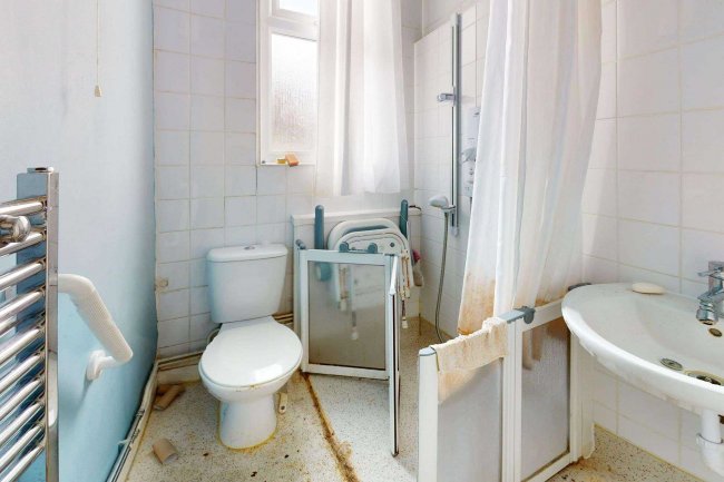 First Floor Flat, 5 Cavendish Drive, Wanstead, London, E11 1DN 7