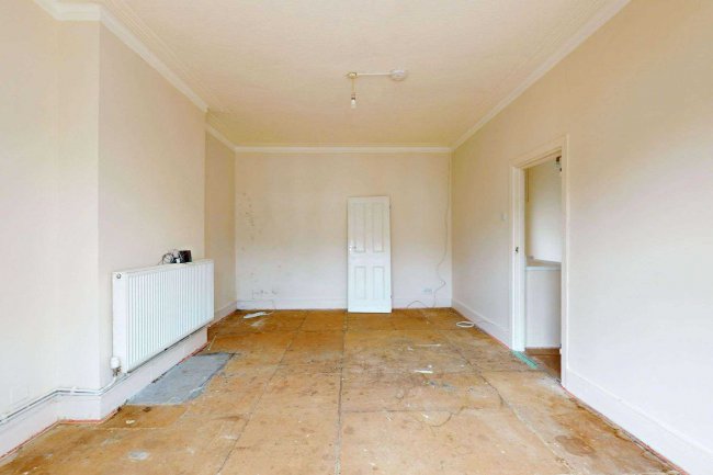 First Floor Flat, 5 Cavendish Drive, Wanstead, London, E11 1DN 7