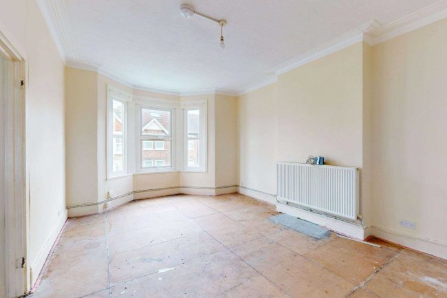 First Floor Flat, 5 Cavendish Drive, Wanstead, London, E11 1DN 7