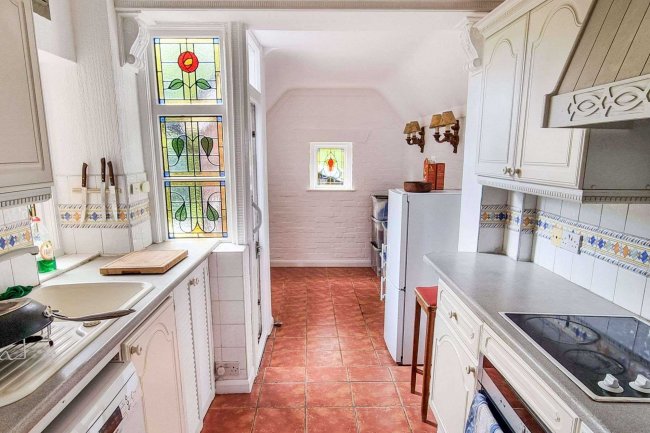 41 Hogarth Hill, London, NW11 6AY 4