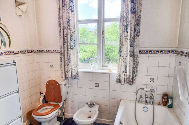 41 Hogarth Hill, London, NW11 6AY 4