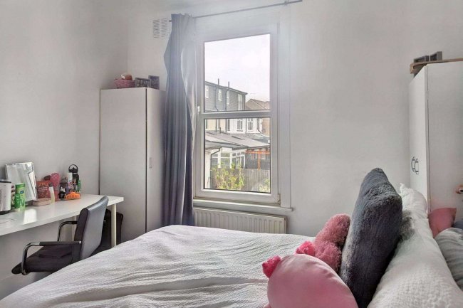 40 Broadwater Road, Tooting, London SW17 0DT 9