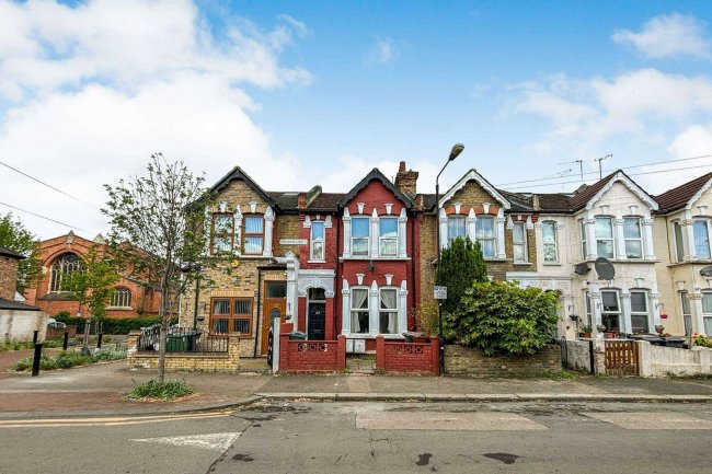 82 Somerset Road, Walthamstow, London E17 8QW 2