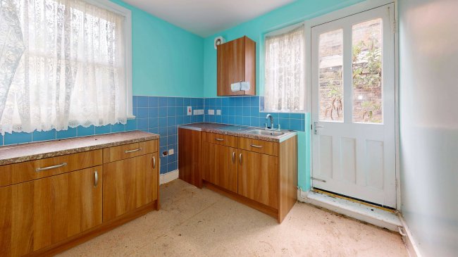 Flat A, 6 McDowall Road, Camberwell, London SE5 9LD 1