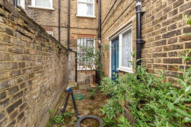 Flat A, 6 McDowall Road, Camberwell, London SE5 9LD 1