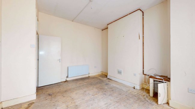 Flat A, 6 McDowall Road, Camberwell, London SE5 9LD 1