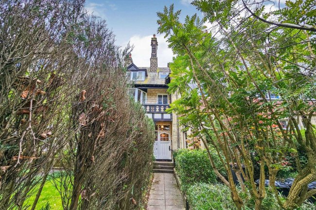 Flat A, 28 Park Avenue, Harrogate, HG2 9BG 1