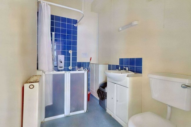 68 North End Avenue, Portsmouth, PO2 9EB 6