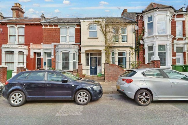 68 North End Avenue, Portsmouth, PO2 9EB 6