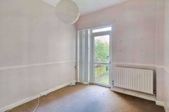 68 North End Avenue, Portsmouth, PO2 9EB 6