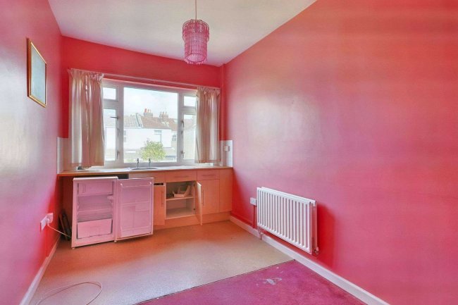 68 North End Avenue, Portsmouth, PO2 9EB 6