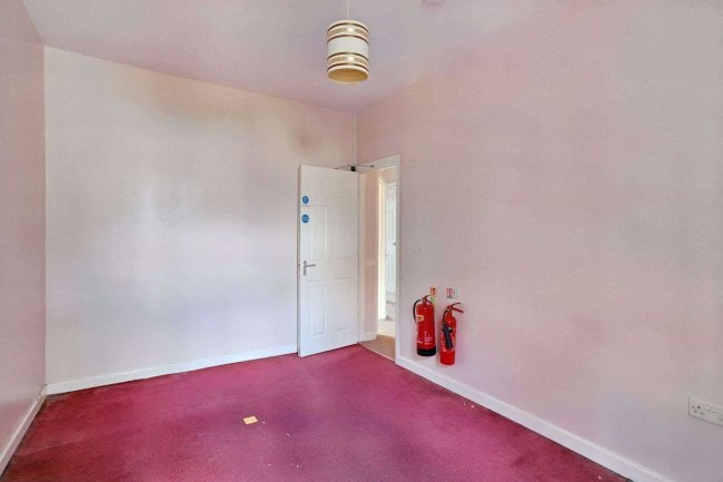 68 North End Avenue, Portsmouth, PO2 9EB 6