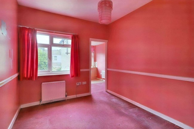 68 North End Avenue, Portsmouth, PO2 9EB 6