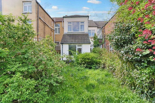 68 North End Avenue, Portsmouth, PO2 9EB 6