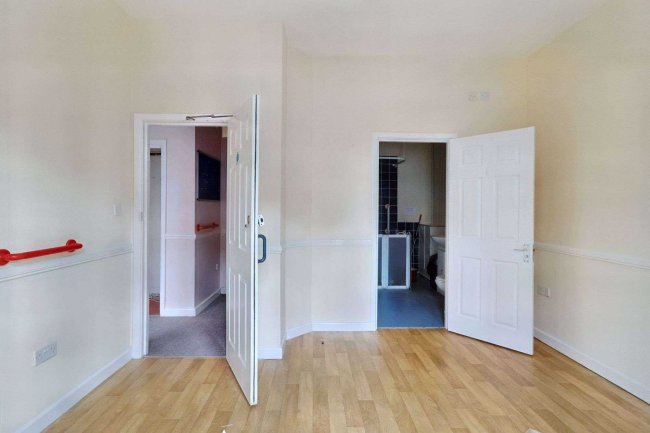 68 North End Avenue, Portsmouth, PO2 9EB 6