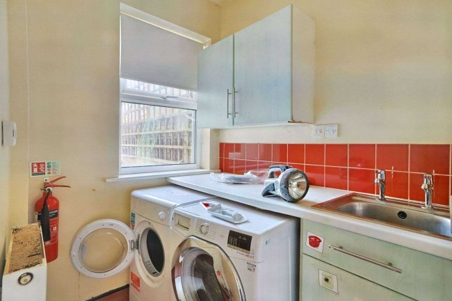 68 North End Avenue, Portsmouth, PO2 9EB 6