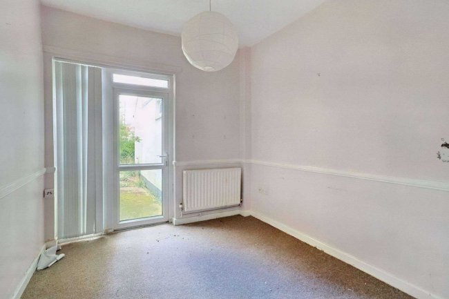 68 North End Avenue, Portsmouth, PO2 9EB 6