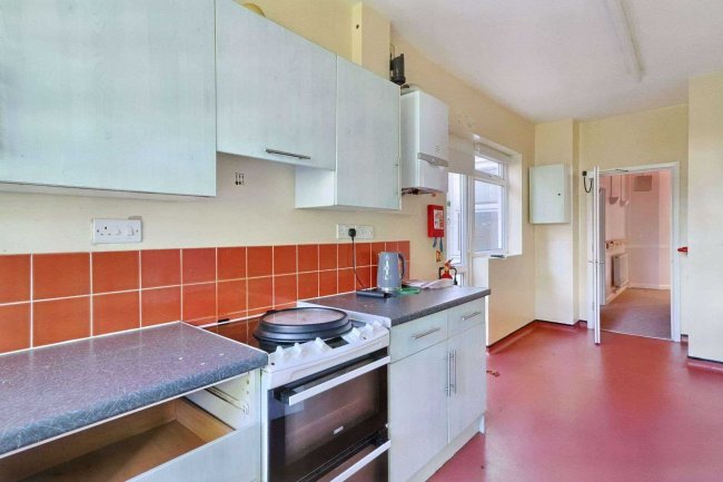 68 North End Avenue, Portsmouth, PO2 9EB 6